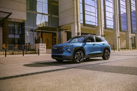 The 2025 Chevrolet Trailblazer RS in vibrant Marina Blue, parked on a city street, ready for urban adventures