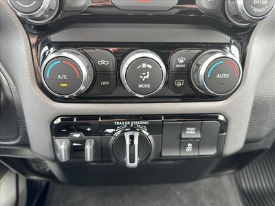 2022 RAM 1500 Big Horn Crew Cab 4x4 5'7" Box
