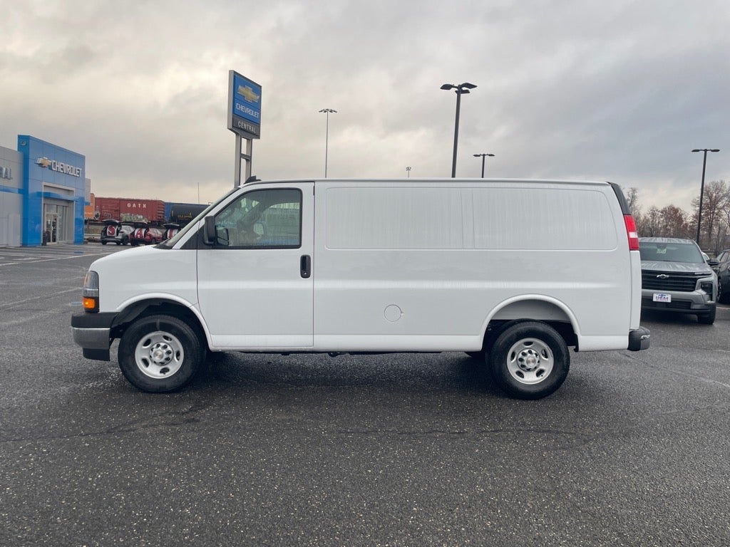 2025 Chevrolet Express Cargo 2500 WT