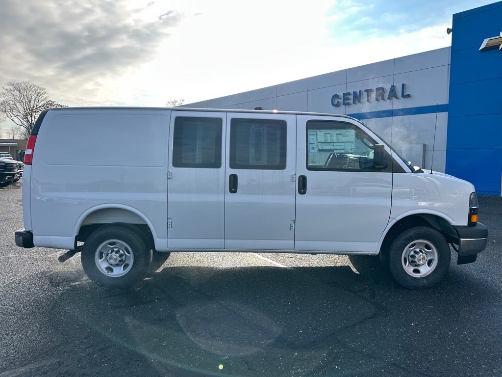 2025 Chevrolet Express Cargo 2500 WT