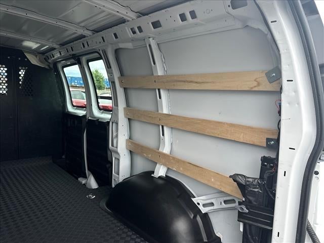 2025 Chevrolet Express Cargo WT