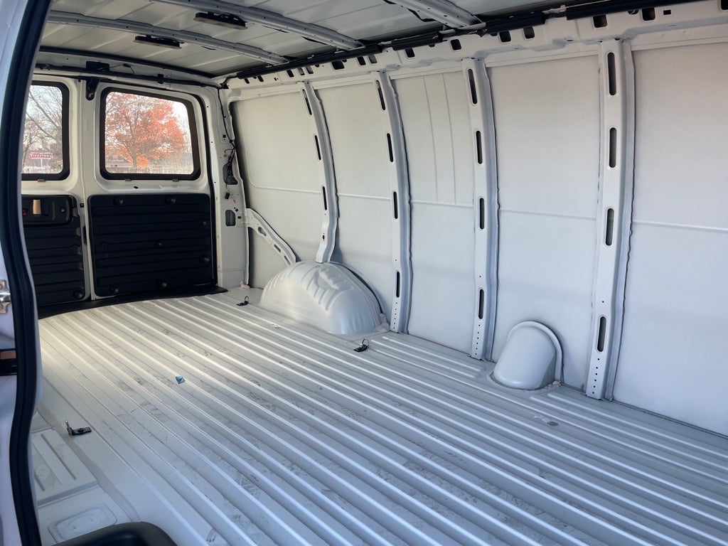 2025 Chevrolet Express Cargo 3500 WT