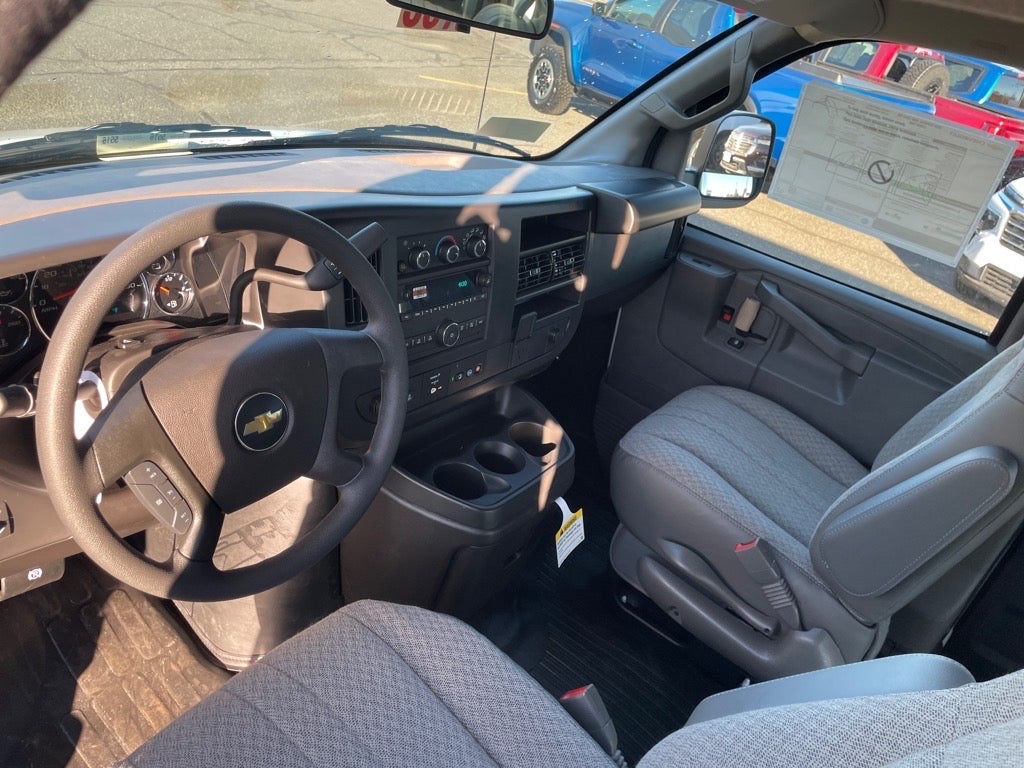 2025 Chevrolet Express Cargo 3500 WT