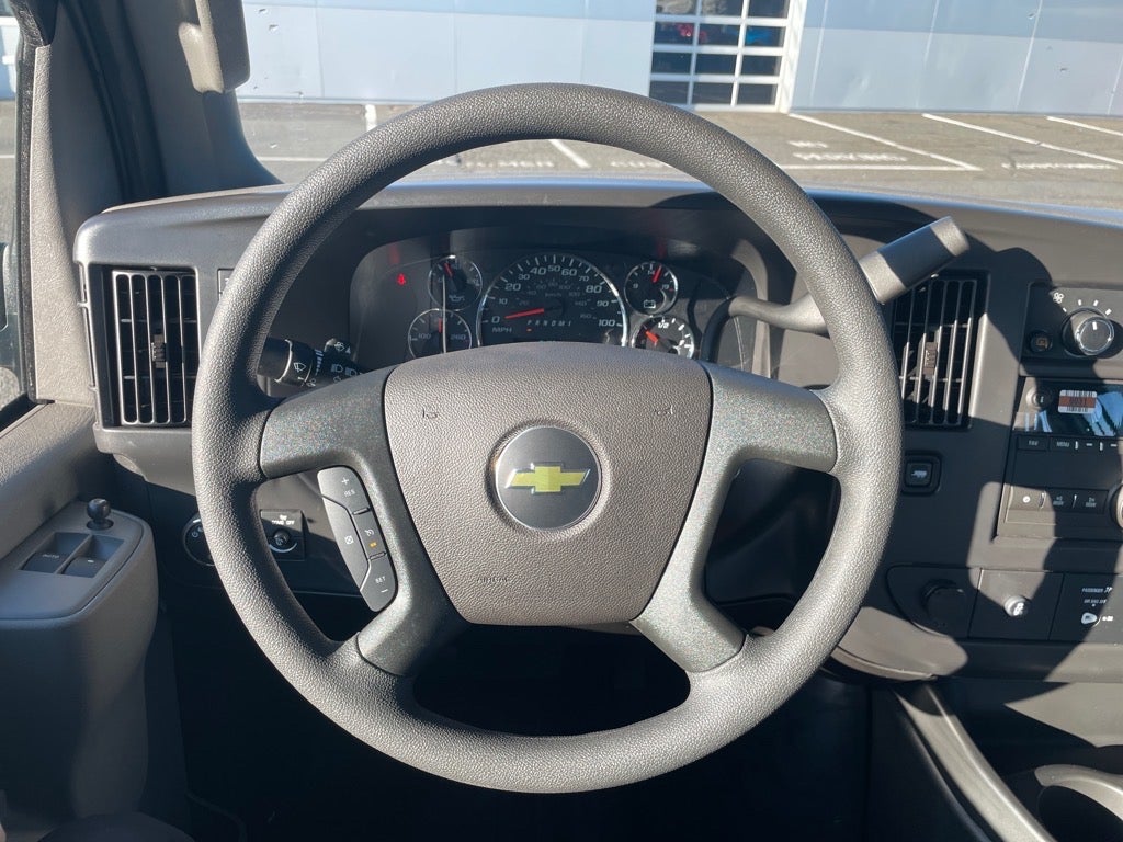 2025 Chevrolet Express Cargo 3500 WT