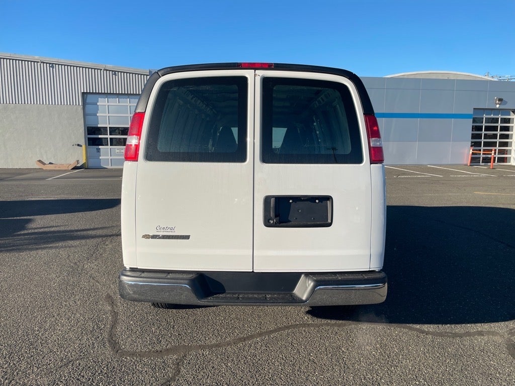 2025 Chevrolet Express Cargo 3500 WT
