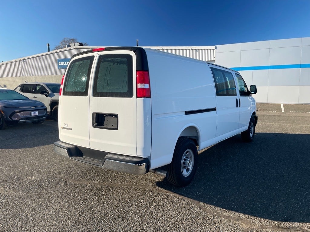 2025 Chevrolet Express Cargo 3500 WT