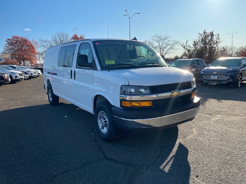 2025 Chevrolet Express Cargo 3500 WT