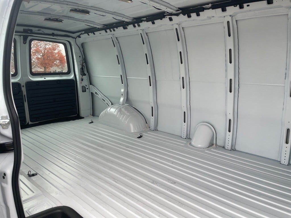 2025 Chevrolet Express Cargo 3500 WT