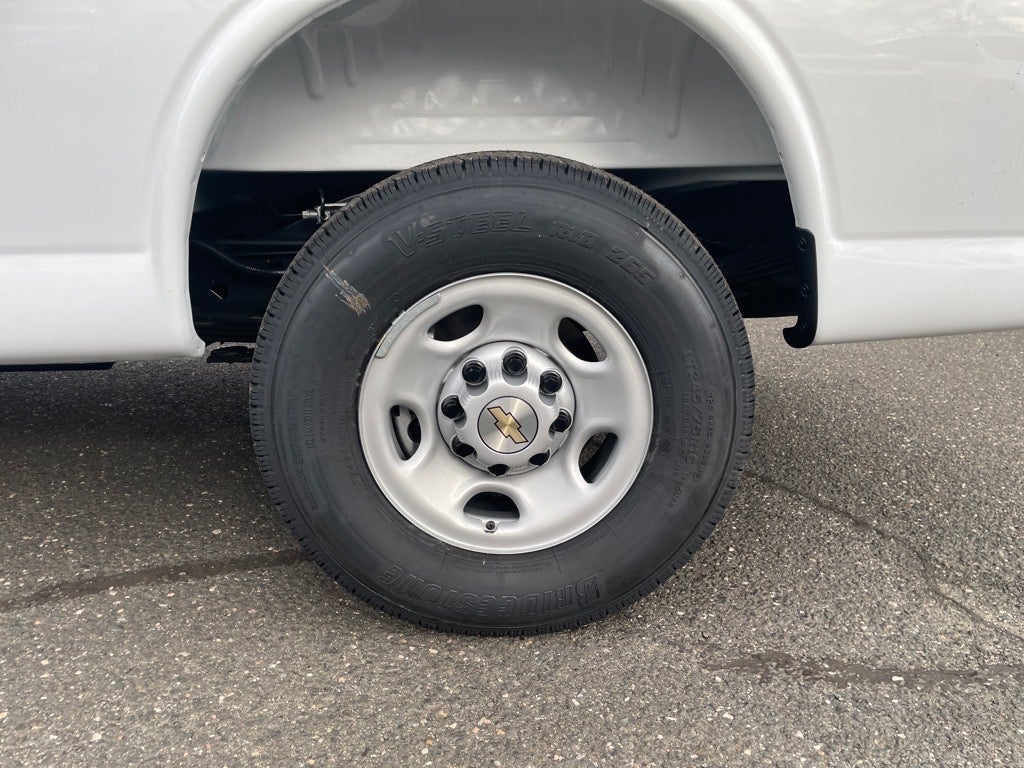 2025 Chevrolet Express Cargo 3500 WT