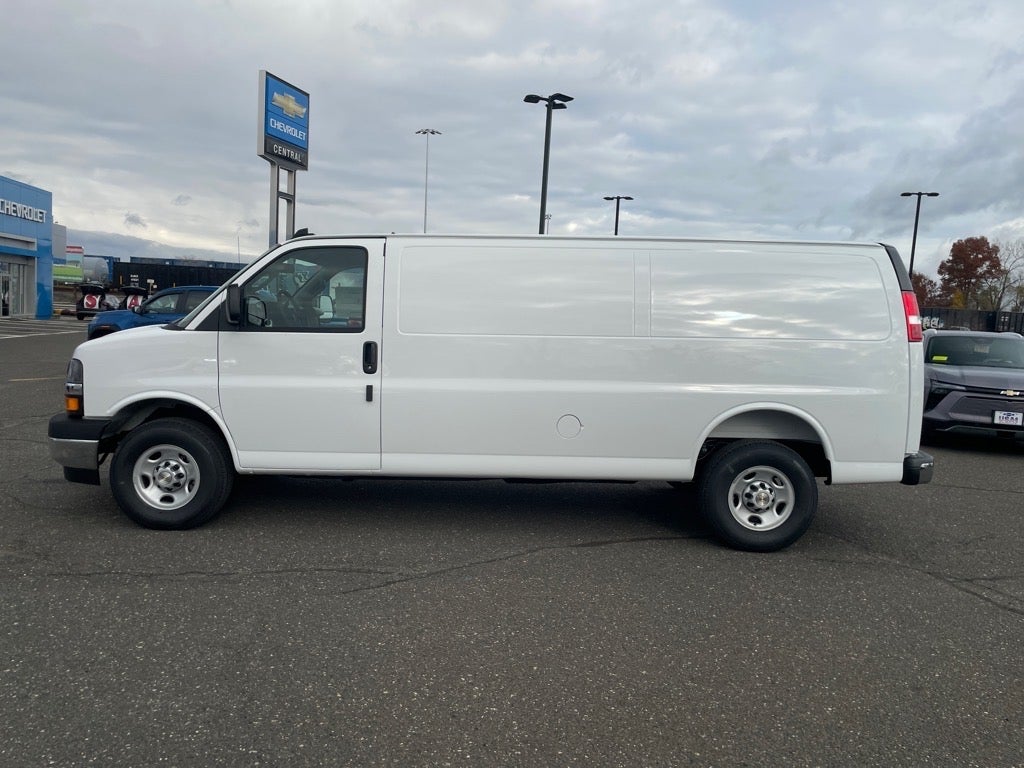 2025 Chevrolet Express Cargo 3500 WT