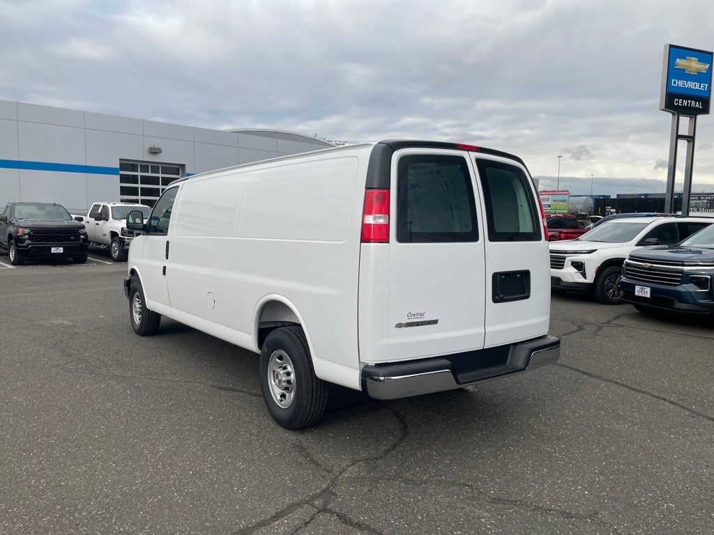 2025 Chevrolet Express Cargo 3500 WT