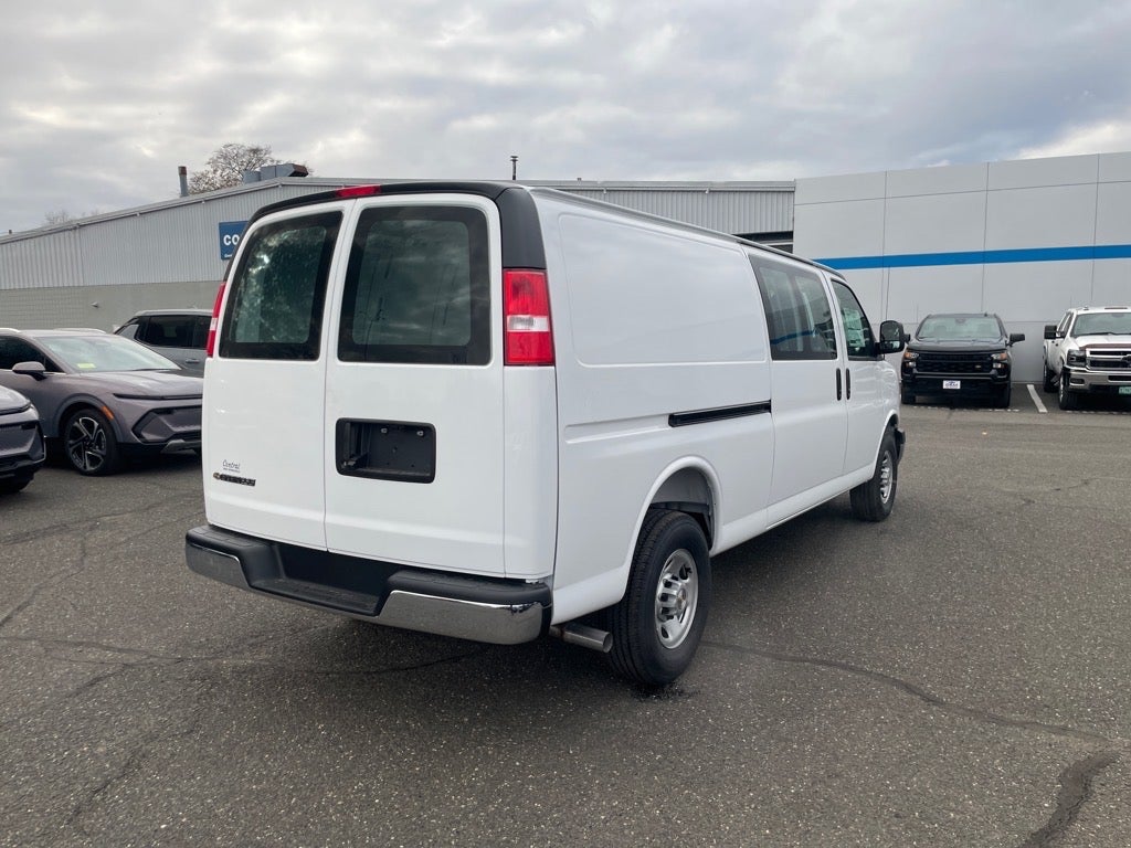 2025 Chevrolet Express Cargo 3500 WT