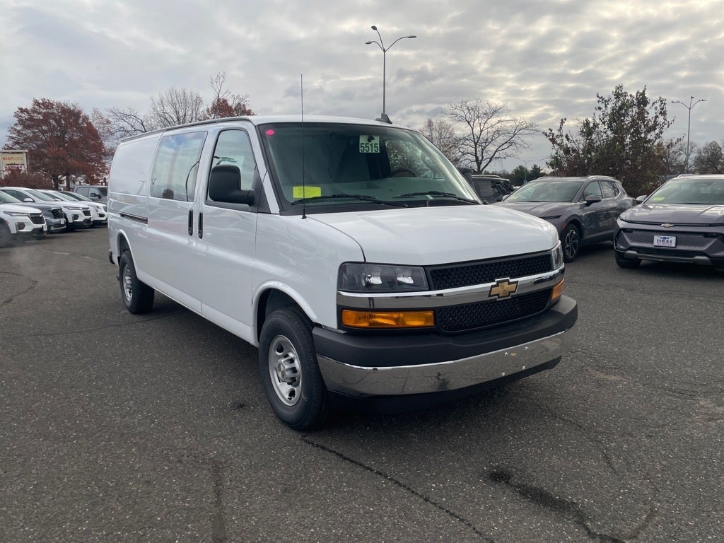 2025 Chevrolet Express Cargo 3500 WT