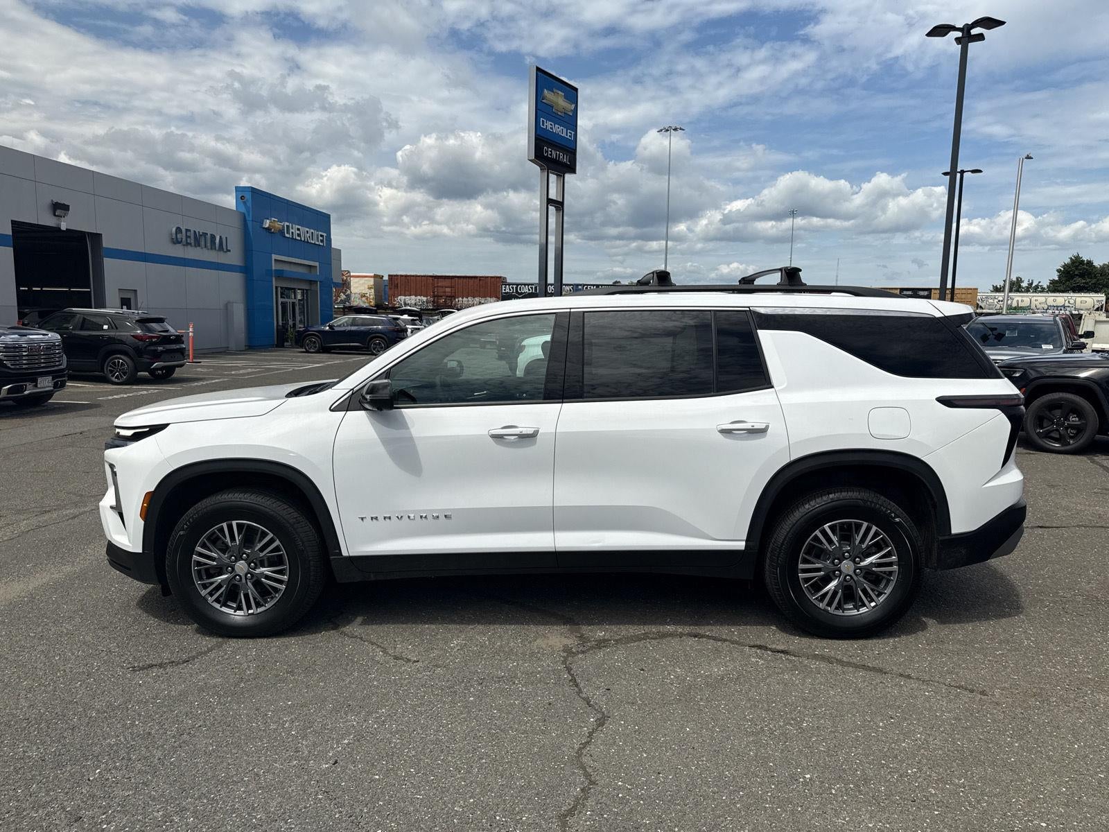 2024 Chevrolet Traverse LT