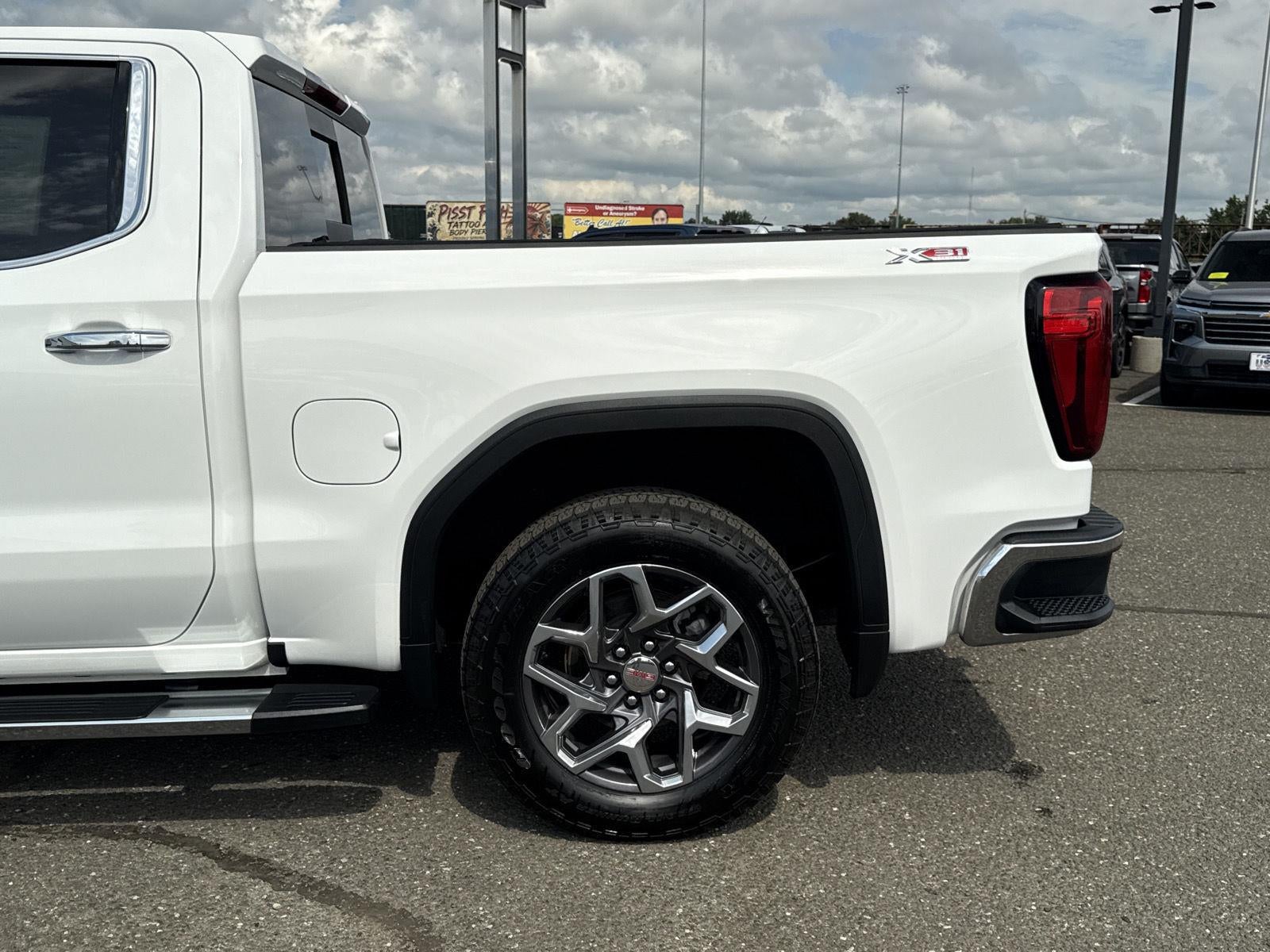 2025 GMC Sierra 1500 SLT