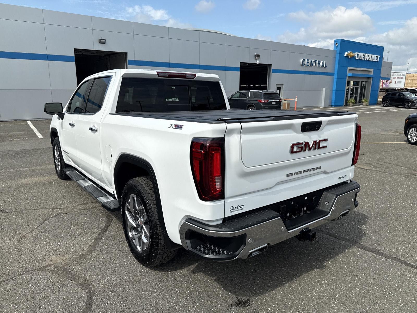 2025 GMC Sierra 1500 SLT