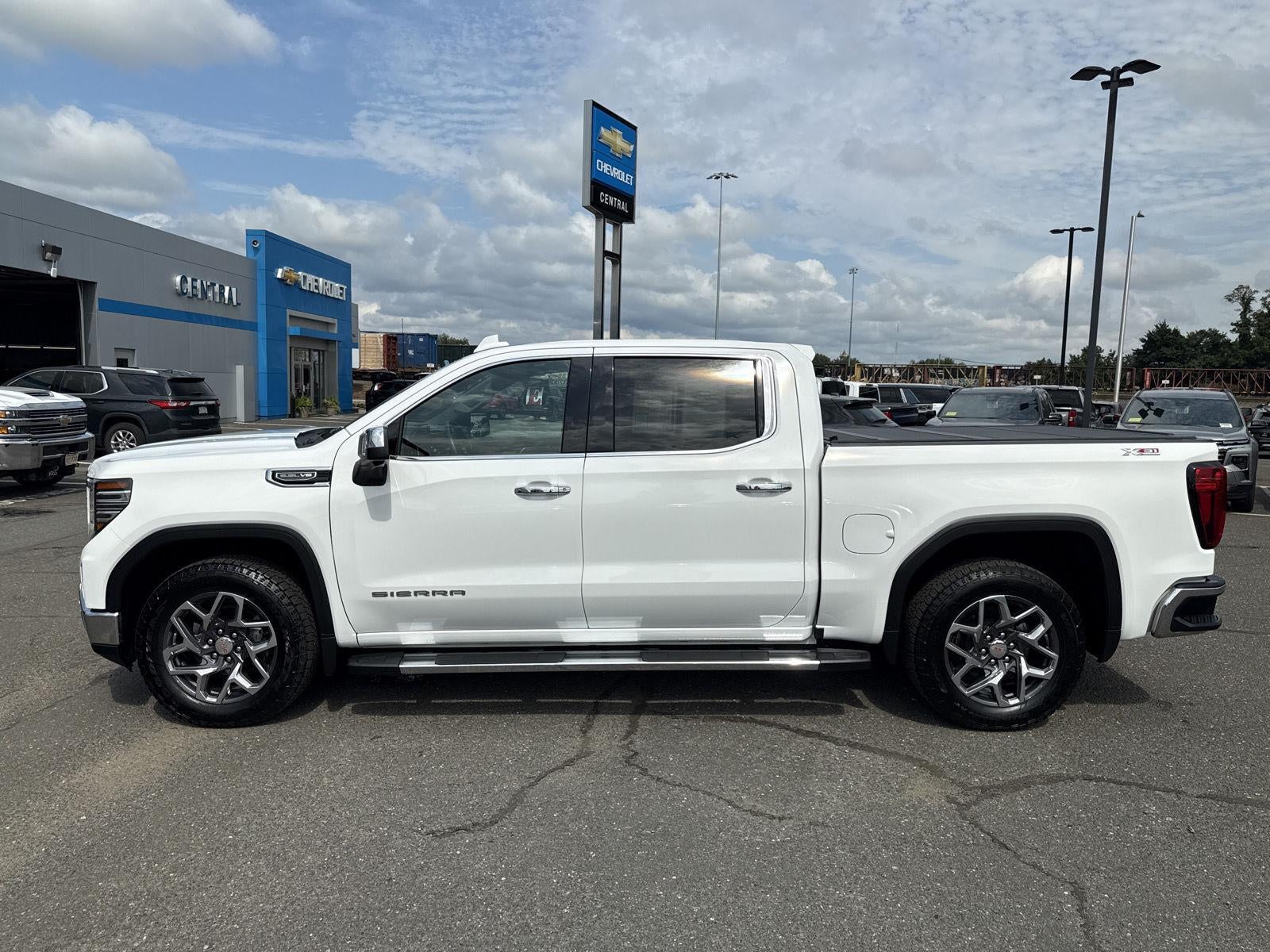 2025 GMC Sierra 1500 SLT