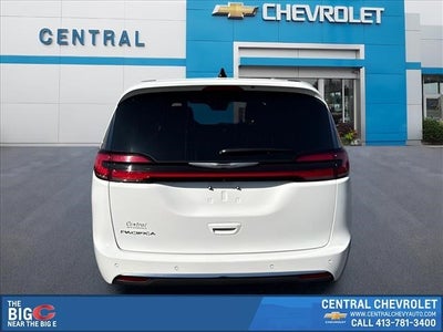 2025 Chrysler Pacifica Select