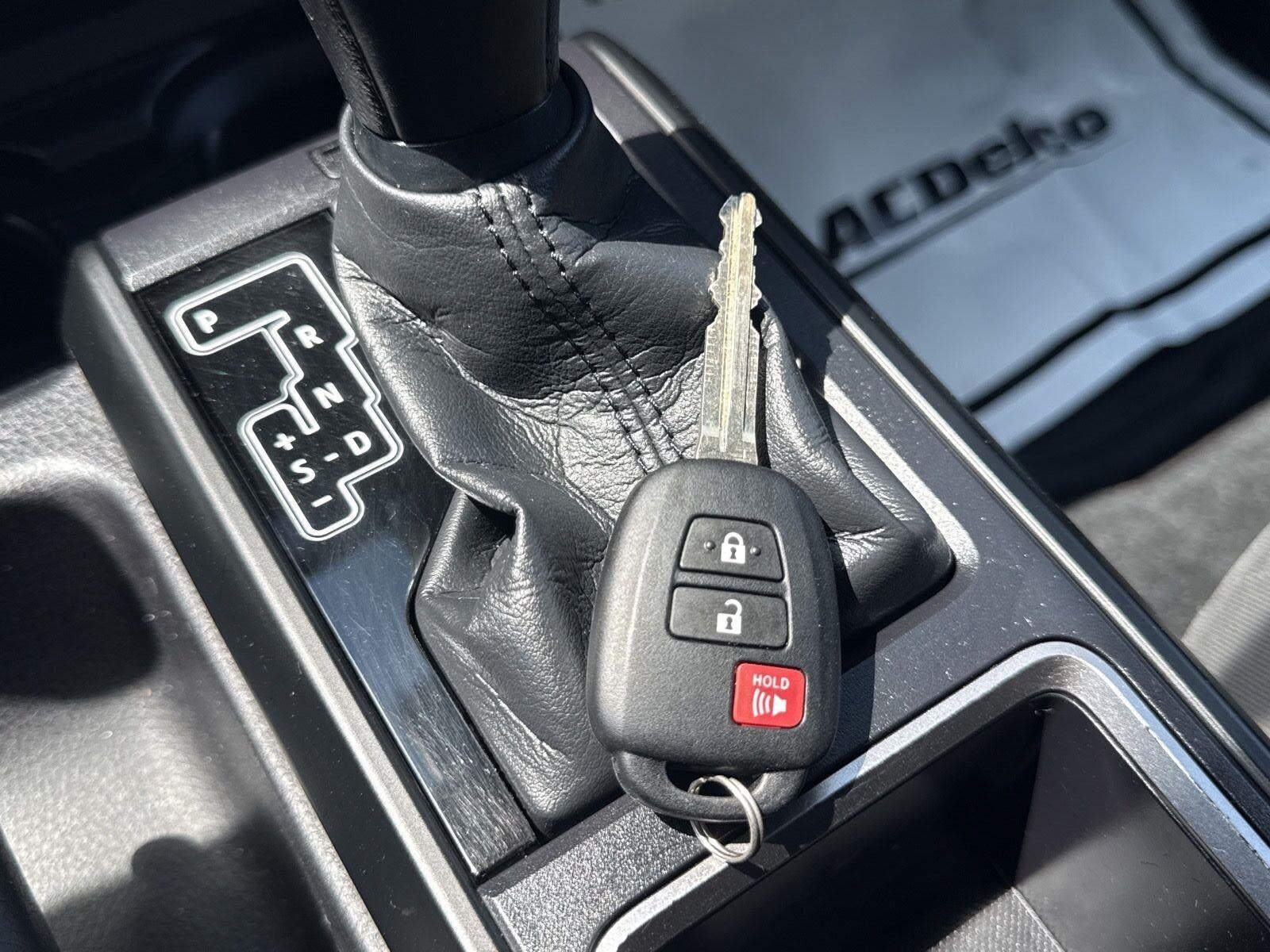2022 Toyota Tacoma SR V6